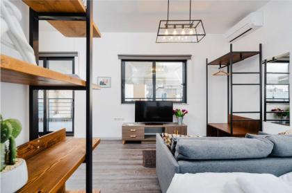 Sanders Home Suites - Delightful Studio Apartment - image 10