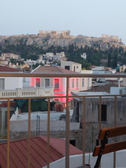 Luxury apartment overlooking the citadel of Tsakas - image 2