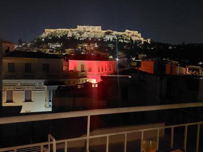 Luxury apartment overlooking the citadel of Tsakas - image 5