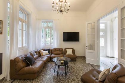 An Enchanting House with a Lush Garden Downtown Athens 