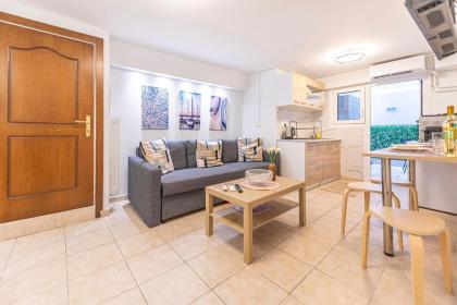 Flat with patio near Acropolis & Herodion