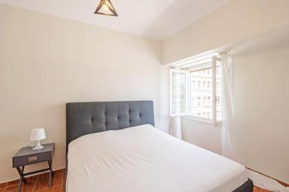 Spacious 3 bedroom apt in Eksarchia
