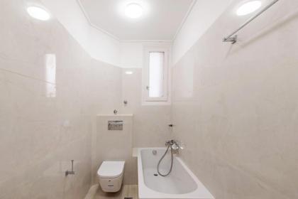 Spacious 3 bedroom apt in Eksarchia - image 12
