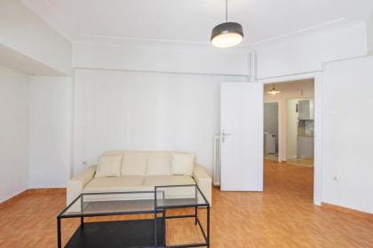 Spacious 3 bedroom apt in Eksarchia - image 6