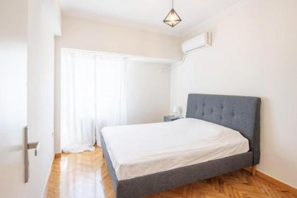 Spacious 3 bedroom apt in Eksarchia - image 8