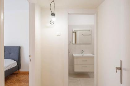Spacious 3 bedroom apt in Eksarchia - image 9