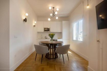 Lovely Apartment with View Next to Kallimarmaro - image 11
