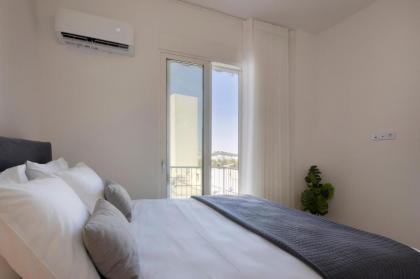 Lovely Apartment with View Next to Kallimarmaro - image 16