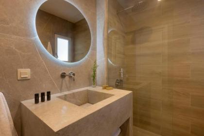 Lovely Apartment with View Next to Kallimarmaro - image 6