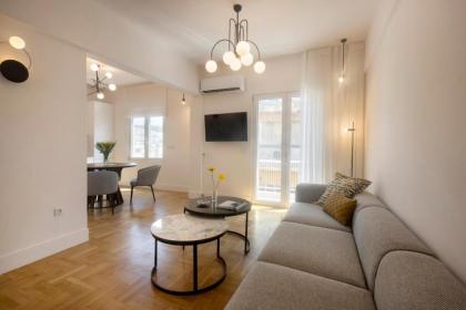 Lovely Apartment with View Next to Kallimarmaro - image 8