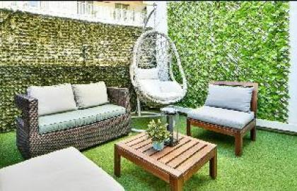 IQ Residences - Athens Way Apartments