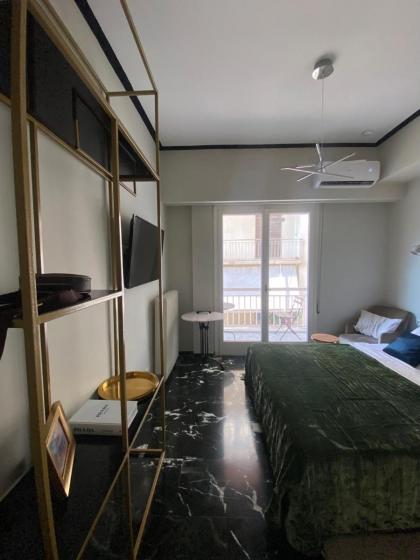 5 Rooms - image 14