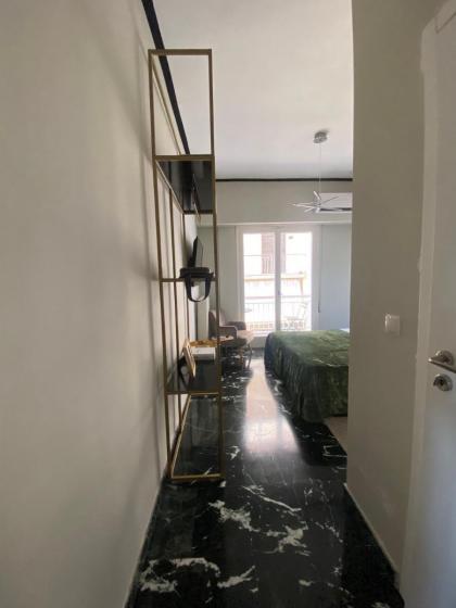 5 Rooms - image 16