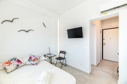 Sunny Topfloor Studio with amazing City-View - image 2