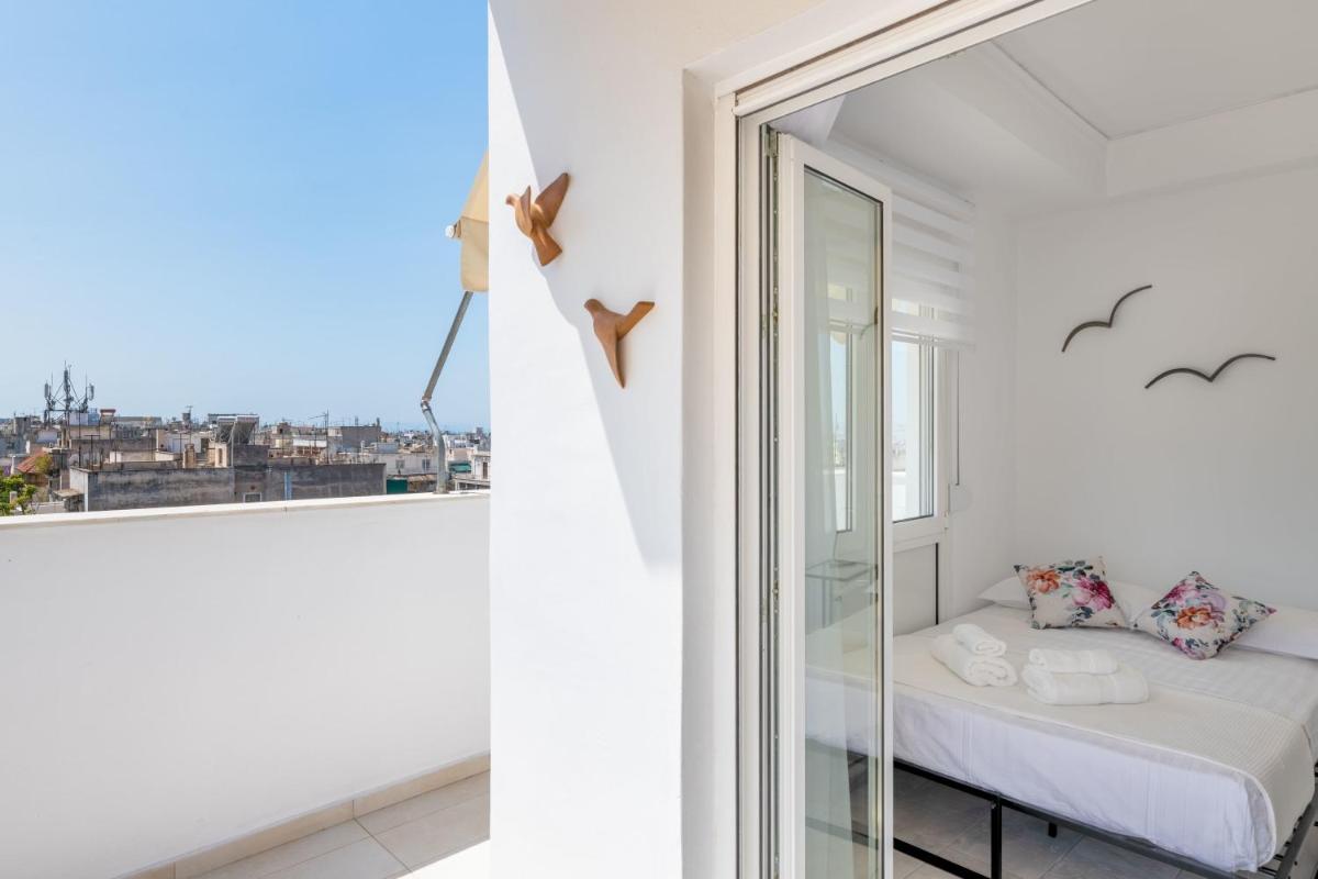 Sunny Topfloor Studio with amazing City-View - image 3