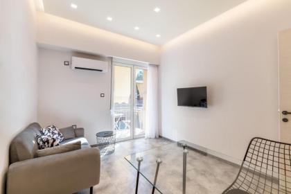 Minimalist & artistic apt close to the Center - image 16