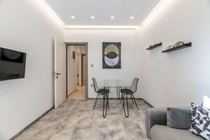 Minimalist & artistic apt close to the Center - image 4