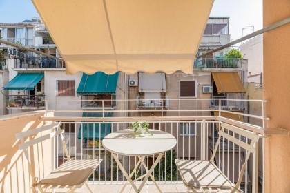 Minimalist & artistic apt close to the Center - image 5