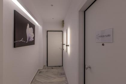 Mandevilia Suites - image 4