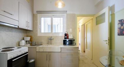 Cosy 2BR flat near Ampelokipoi station & hospitals - image 14