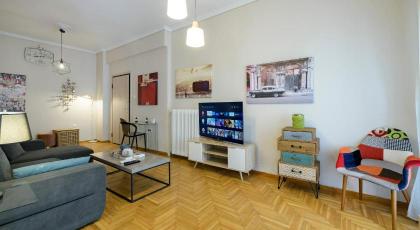 Cosy 2BR flat near Ampelokipoi station & hospitals - image 2