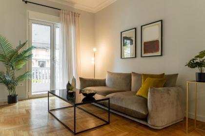 High-end RENOV Apt with an amazing office
