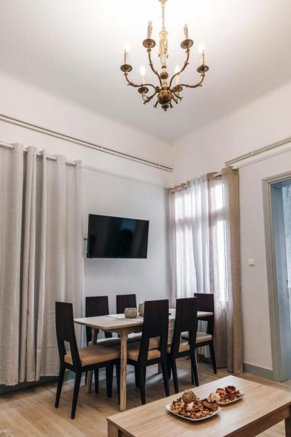 Monastiraki-Psiri Old Town 3-bdr apt sleep 6-10p spacious court yard - image 20