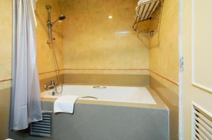 Admiral Suites Bangkok by Compass Hospitality - image 12