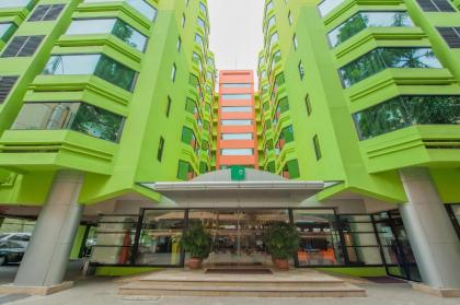 The Seasons Bangkok Huamark Hotel - image 1