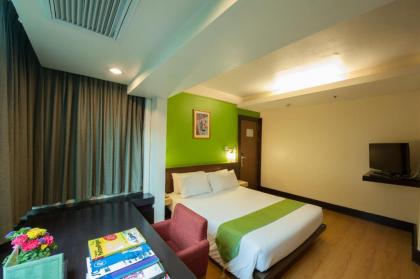 The Seasons Bangkok Huamark Hotel - image 14