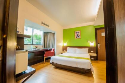 The Seasons Bangkok Huamark Hotel - image 15