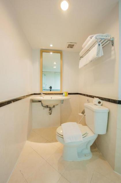The Seasons Bangkok Huamark Hotel - image 18