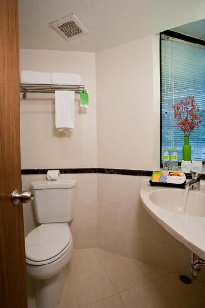 The Seasons Bangkok Huamark Hotel - image 4