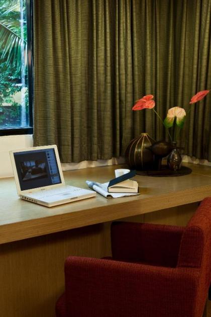 The Seasons Bangkok Huamark Hotel - image 5