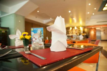 The Seasons Bangkok Huamark Hotel - image 8