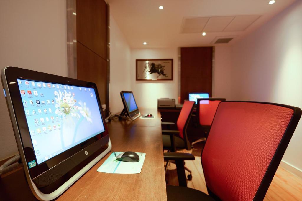 Triple Two Silom - image 4