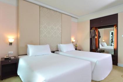 Miracle Grand Convention Hotel - image 18