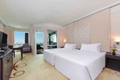 Miracle Grand Convention Hotel - image 19