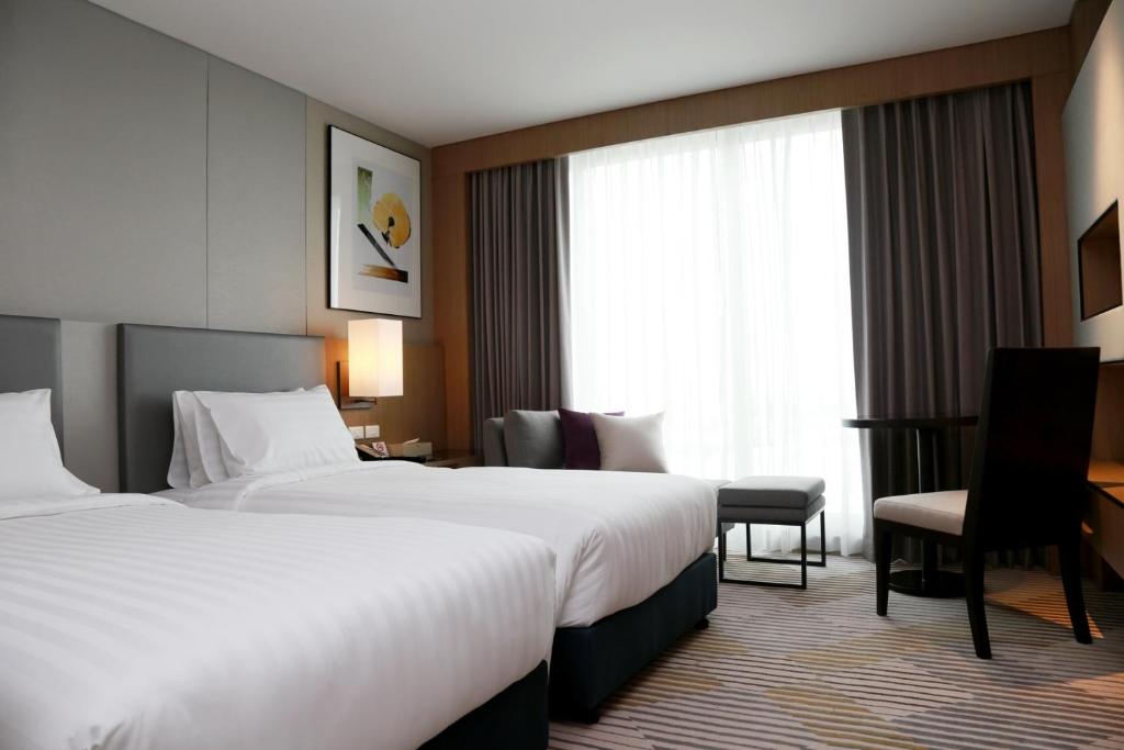 Miracle Grand Convention Hotel - image 2