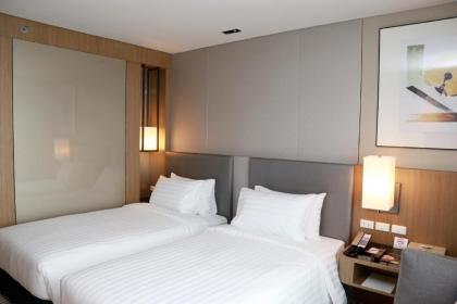 Miracle Grand Convention Hotel - image 4