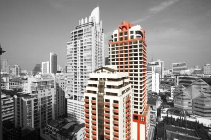 Bandara Suites Silom - image 1