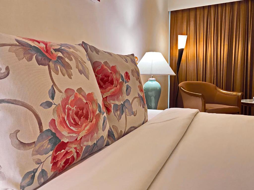 Silom Serene Hotel - image 6