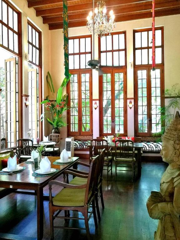 Ariyasomvilla Hotel - image 3
