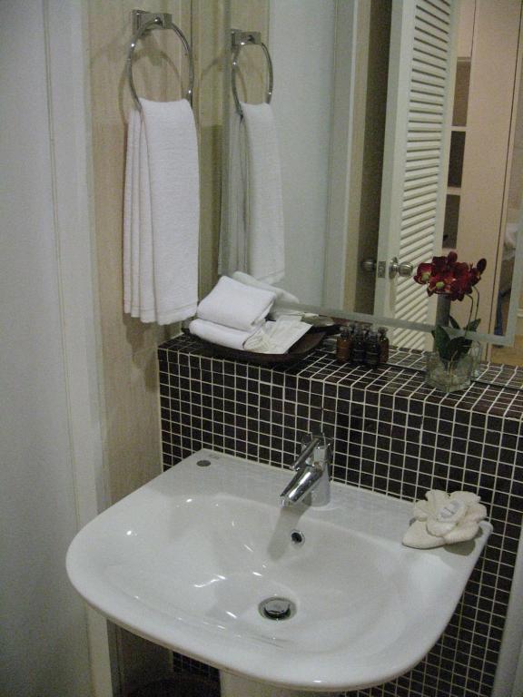 Aphrodite Inn Bangkok - image 5
