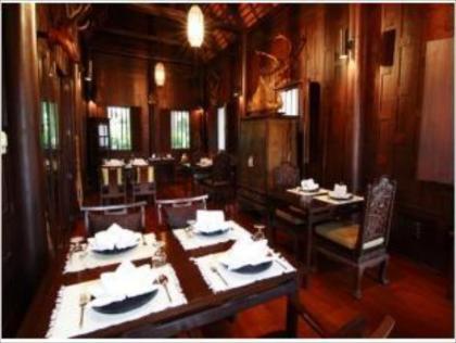 Rose Hotel - image 12