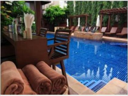 Rose Hotel - image 6