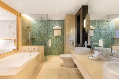Holiday Inn Bangkok - image 7