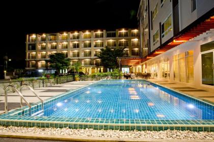 Sinsuvarn Airport Suite Hotel - image 1