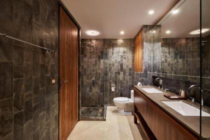 Luxx Xl Langsuan Hotel - image 11