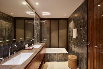 Luxx Xl Langsuan Hotel - image 12